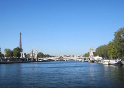Paris (8e) – Ravissant Bateau Navigant – 45m2
