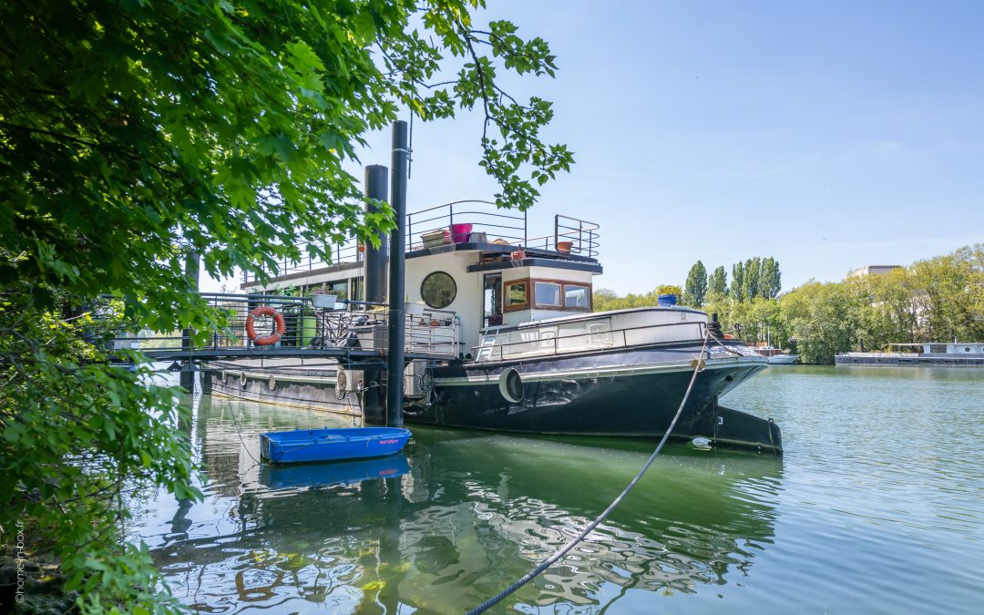 Bateau-logement au calme avec terrasse et 175 m² habitables