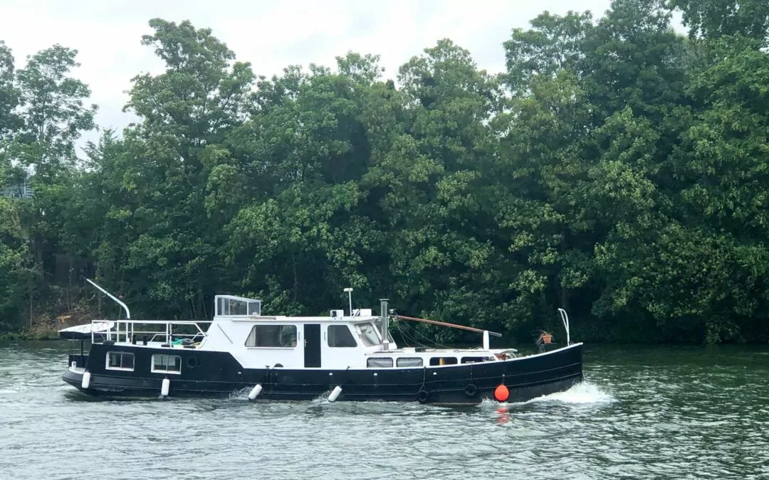 Paris (4e) – Péniche Hollandaise –  65m2